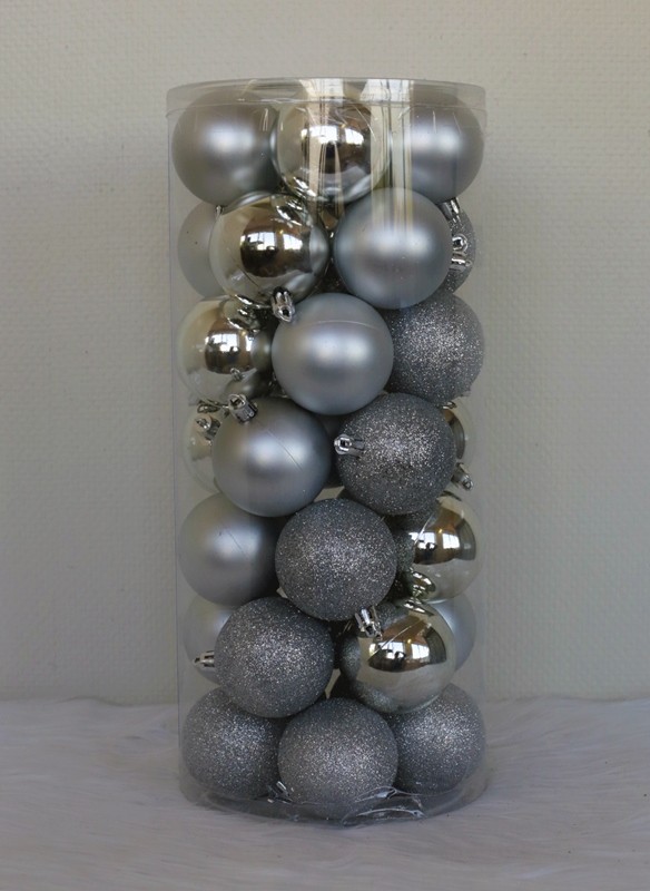 35 Onbreekbare kerstballen in koker doorsnee 6 cm zilver classic - Oosterik Home