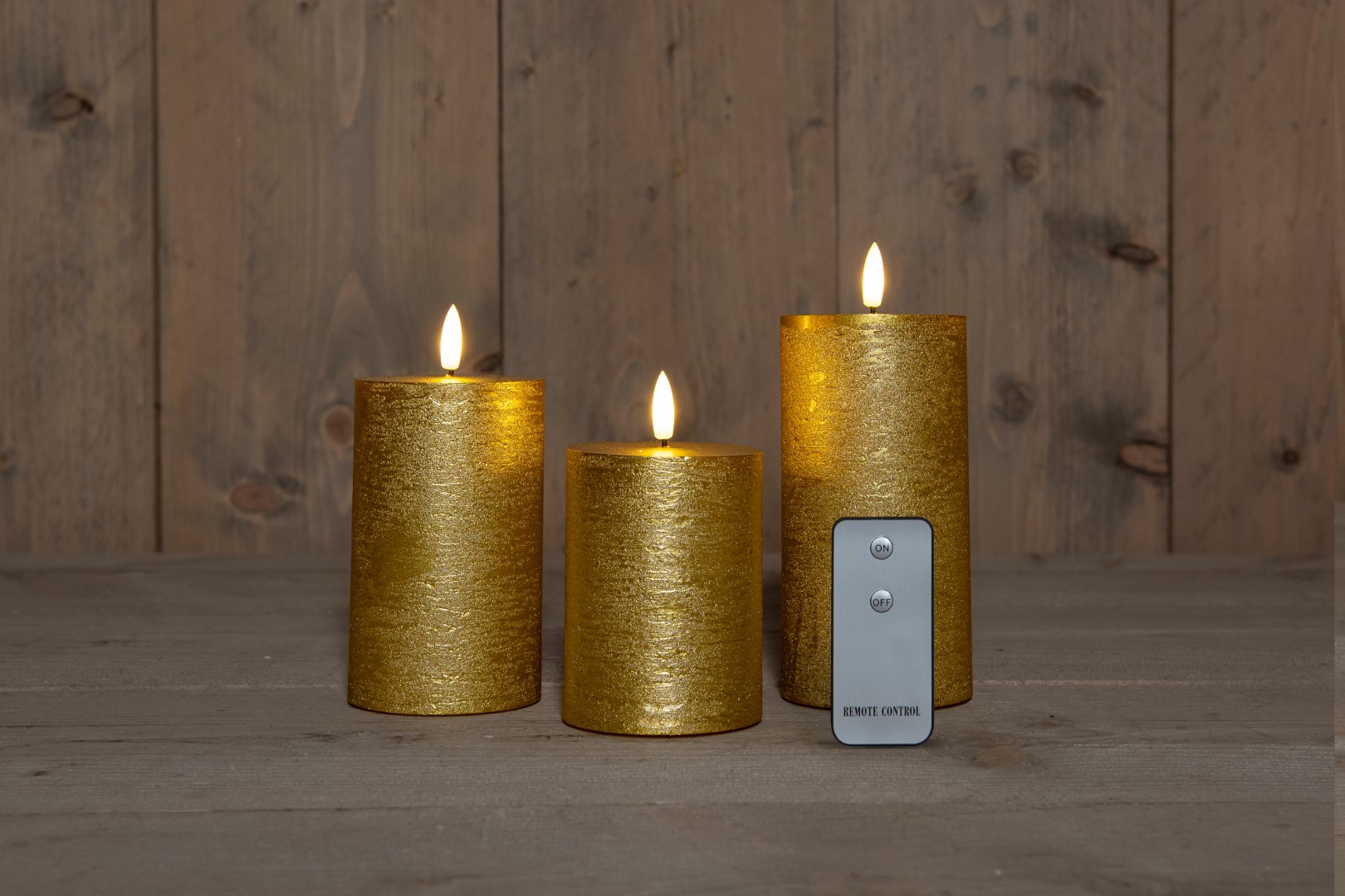 B.O. 3Pcs 3D Wick Gold Candle 7,5X1012,515 cm Rustic Wax - Anna's Collection