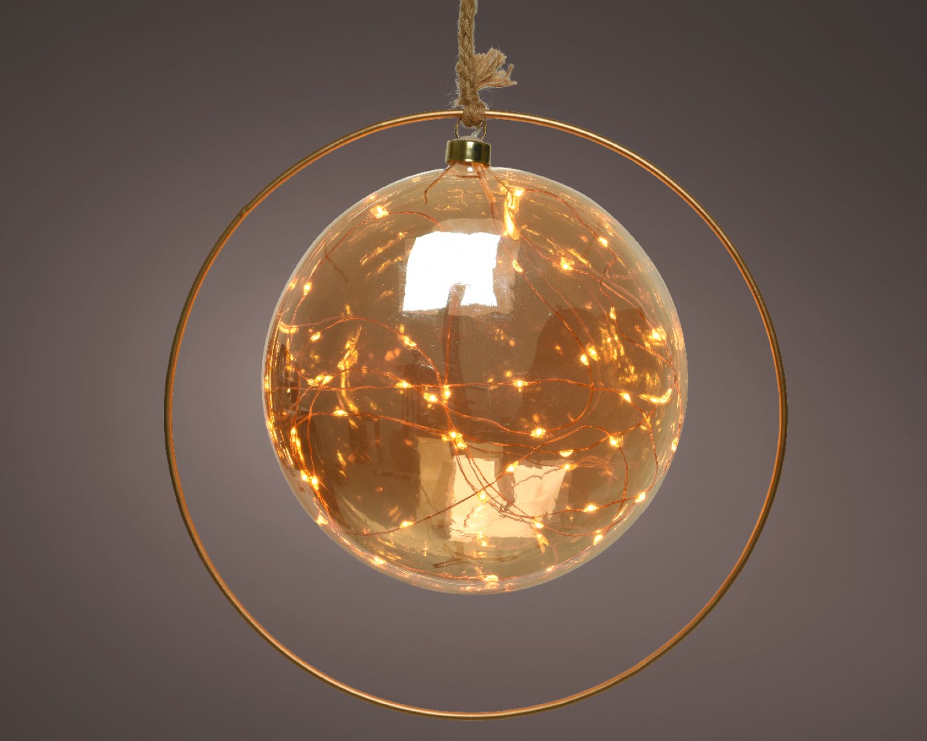 Kerstbal met jute touw en koperen ring - 30 LED lampjes - 20cm - Amber glas